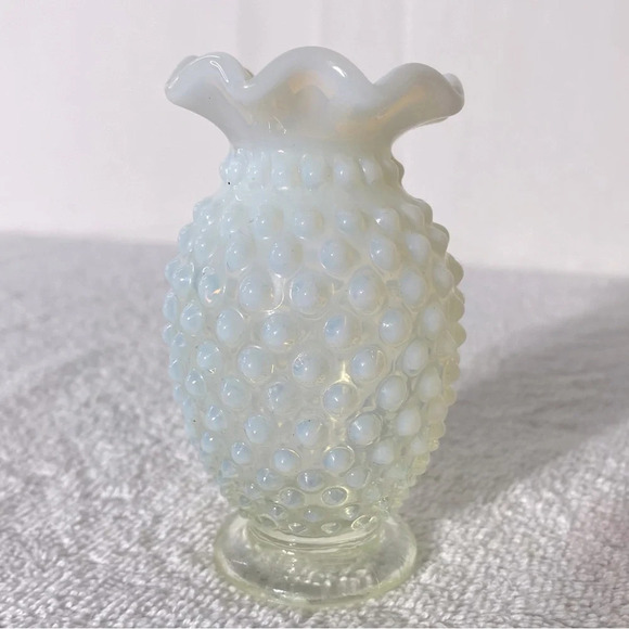 Vintage Fenton Opalescent Hobnail Glass Crimped Ruffle Edge Mini Vase - Picture 2 of 11